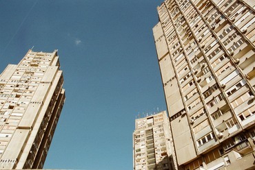 Rudo, avagy "Belgrád keleti kapuja", Belgrád, Szerbia. Tervezők: Vera Ćirković építész, Milutin Jerotijević mérnök, Milica Jakšić várostervező, 1973-1976. Fotó: Gellért Dániel
