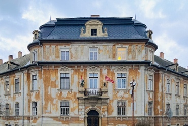 Neobarokk társasház, Esztergom, Kis Duna sétány 10. (Lőrinc utca 15.) terv: Wälder Gyula, 1928 – a szerző felvétele
