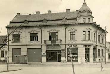 Tárkány-palota, Hódmezővásárhely, Lázár utca - Dr. Rapcsák András út (Szentesi utca) sarok, 1929-30 – kép forrása: Wikimedia Commons
