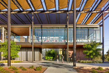 A Stanford Egyetem energiaközpontja, Palo Alto, USA. Tervező: ZGF Architects. Forrás: ArchDaily
