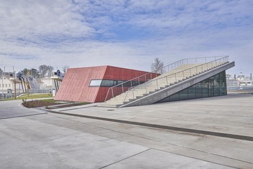 Siófoki nagyműtárgyak rekonstrukciója, üzemviteli épület és új köztér létesítése. Masterplan és építészeti tervezés: Térhálózat. Fotó: Viktorin Krisztián – Sugar and Salt
