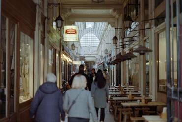 Passage couvert (fedett utca) Párizs belvárosában. Fotó: Klaniczay János, 2024.
