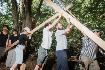 Forrás Fürdő Erdélyben – a MOME Építőtábora, 2024. Fotó: Hivessy Menyhért
