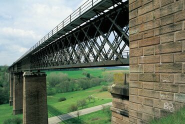 Kübelbach-völgyi viadukt; Freudenstadt, Baden-Württemberg; 1879 (forrás: https://www.denkmalpflege-bw.de/denkmale/bilderbogen/bruecken)
