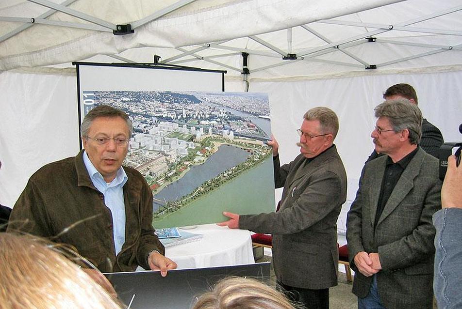 Lakos Imre és Turányi Gábor DLA építész bemutatja az öböl tervét