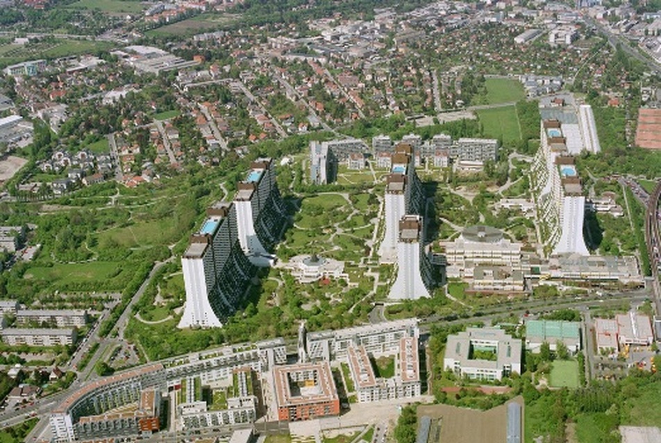 Tetőmedencék lakótelepi házakon