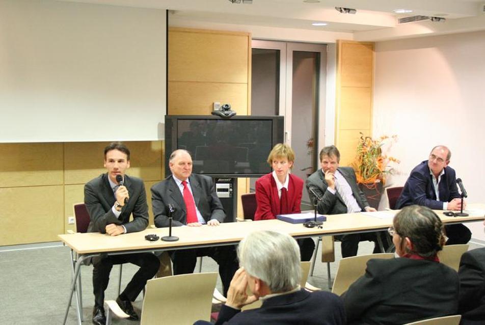 balról Illy Péter, Dr. Tóth József, Beleznay Éva, Ikvai-Szabó Imre és Arató György