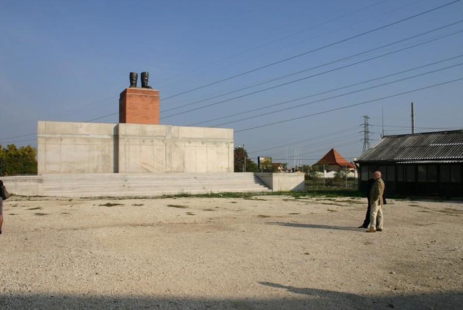 Csizma tér, Memento park