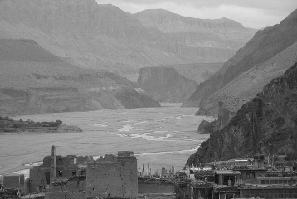 Mustang kapuja, Kagbeni – 2800 m magasan, középkori házaival, a Kali Gandaki folyómeder partján.