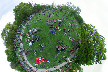 Critical Mass 2009, gyülekező (fotó: Takóca)