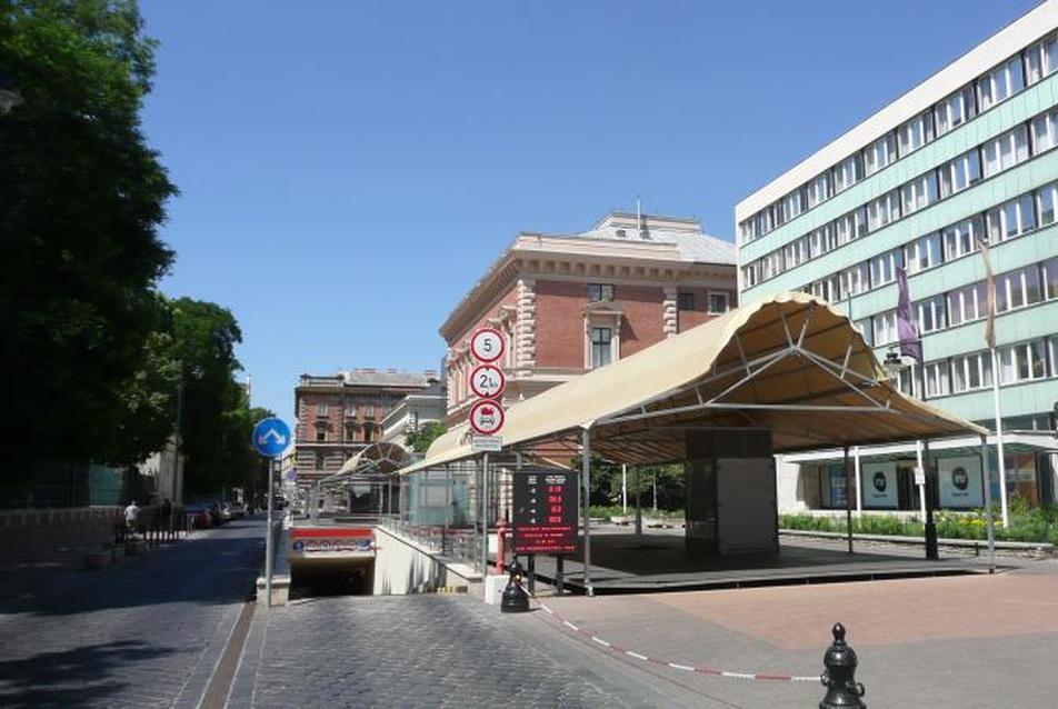 A tönkretett Pollack Mihály tér, fotó zsa