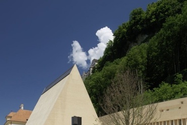 Landesparlament Liechtenstein, Vaduz - építész: Hansjörg Göritz, fotó: Jürg Zürcher