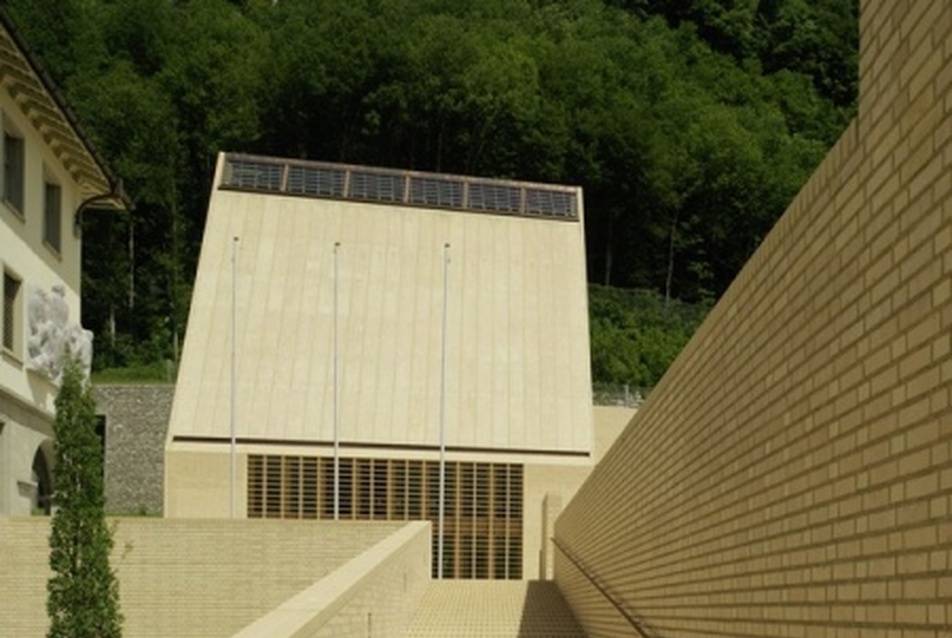 Landesparlament, Liechtenstein - építész: Hans-Jörg Göritz, fotó: Jürg Zürcher