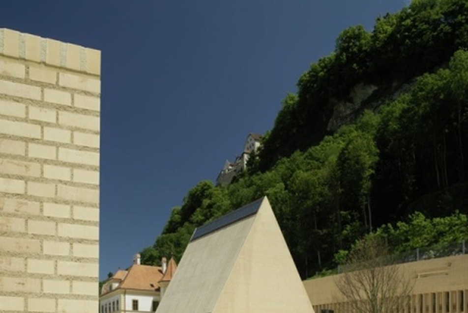 Landesparlament,  Liechtenstein - építész: Hans-Jörg Göritz, fotó: Jürg  Zürcher