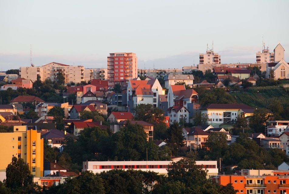 Három társasház a domboldalon - Tektum Arhitectura and Arta, fotó: Andei Neamtu