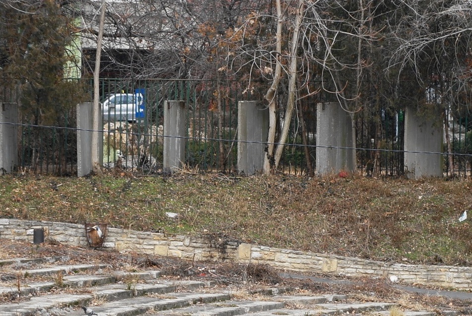 Betonlamellák a parkszínpadnál, fotó: Bardóczi sándor