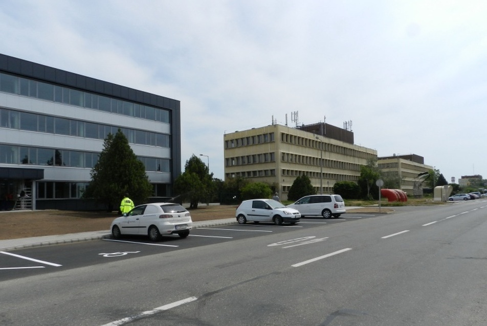 Budapest Airport B72 Irodaház rekonstrukció - vezető tervezők: Peschka Alfréd és Csernik Tamás