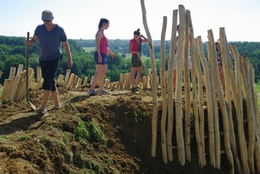 Kézi földmunka, fotó: Hadas László