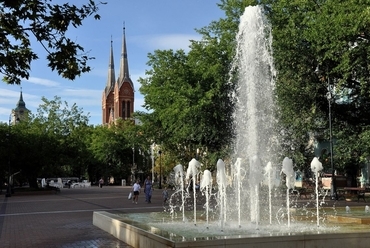 Békéscsaba, főtér; fotó: www.gardenstudio.hu