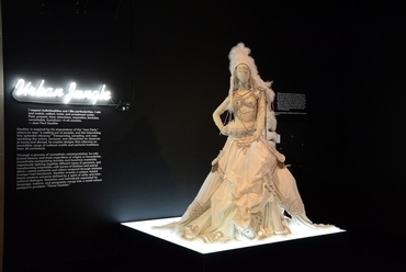 Jean Paul Gaultier exhibition, London 2014, forrás: Mydesignstories.com