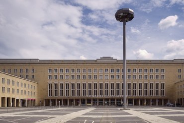 Berlin, Tempelhof - főhomlokzat. Forrás: www.thf-berlin.de