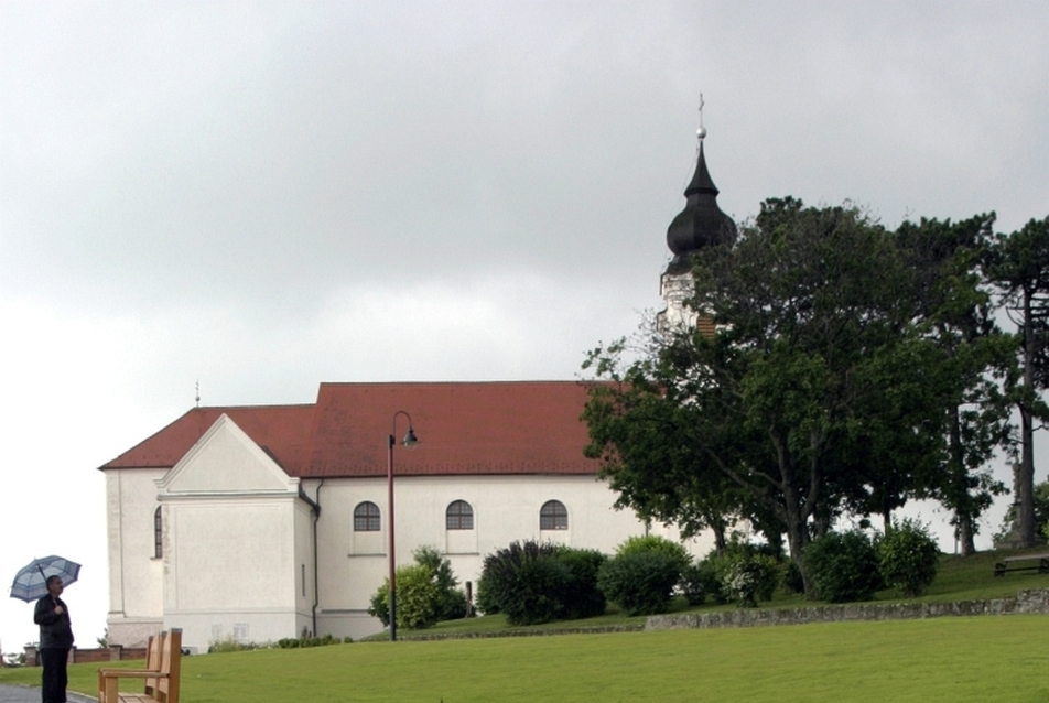 Pisky sétány  az apátság felé - fotó: Wolsky András