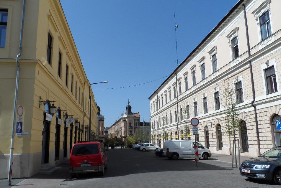 Debrecen Dósa nádor tér rendezése