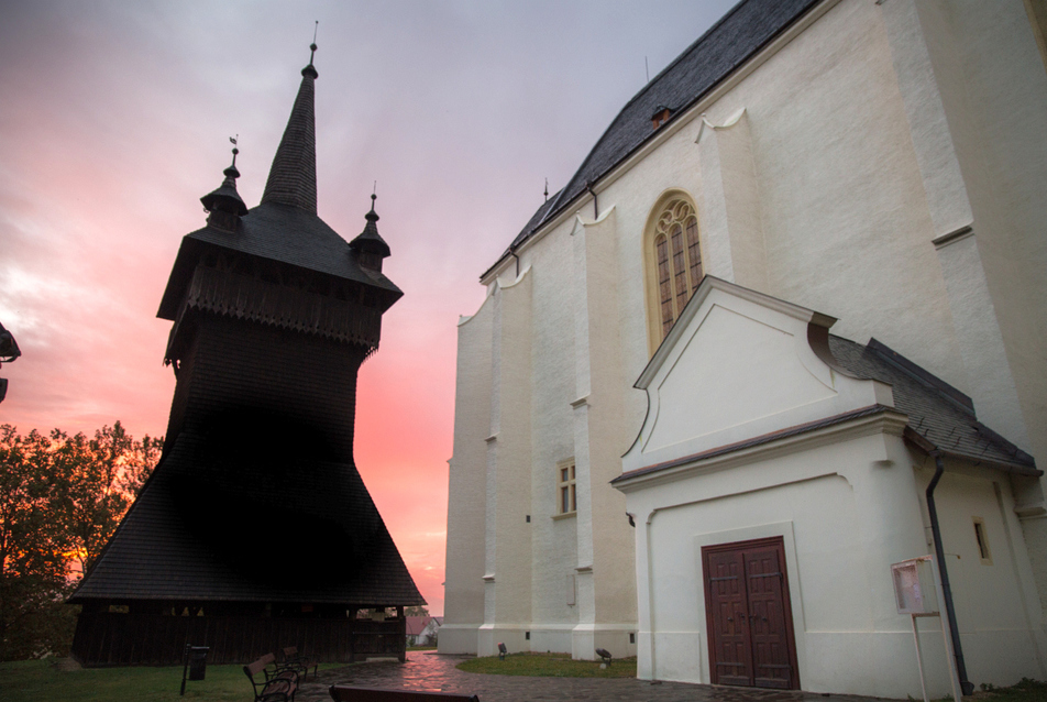 Nyírbátor, református templom és fa harangtorony