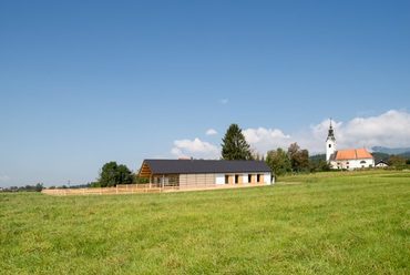 Matej Gašperič: Lejtős ház, Szlovénia. Fotó: Virginia Vrecl