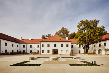 Fertődi Esterházy kastélyegyüttes - Rendezvényközpont, Jószágkormányzói (Tiszttartói) épületegyüttes - építészek: Molnár Csaba DLA, Halmai Dénes, Szentkuti Viktor - fotó: Batár Zsolt