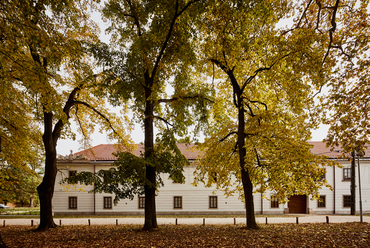 Fertődi Esterházy kastélyegyüttes - Rendezvényközpont, Jószágkormányzói (Tiszttartói) épületegyüttes - építészek: Molnár Csaba DLA, Halmai Dénes, Szentkuti Viktor - fotó: Batár Zsolt