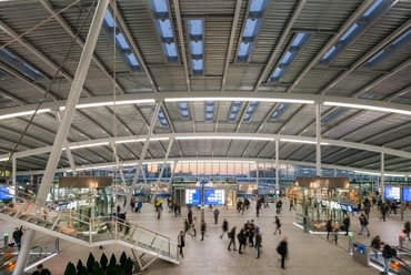 Benthem Crouwel Architects: Utrecht Centraal. Fotó: Jannes Linders (Luchtfoto)