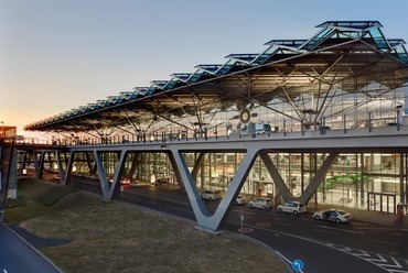 Flughafen Köln-Bonn - építész: Helmut Jahn - forrás: www.jahn-us.com