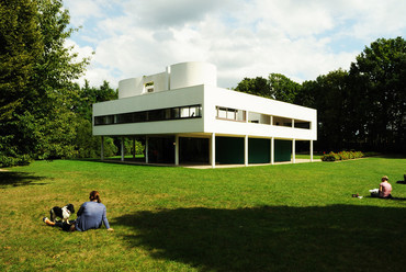 A Villa Savoye a Párizs melletti Poissyban - forrás: archdaily.com