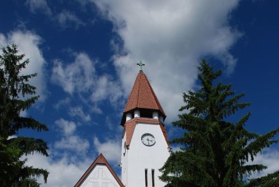 Kós Károly – Jánszky Béla: A zebegényi katolikus templom (1908-09) - forrás: epitesimegoldasok.hu