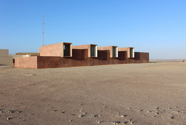 Museo de Sitio Julio C. Tello de Paracas - építész: Sandra Barclay és Jean Pierre Crousse - fotó:  Erieta Attali