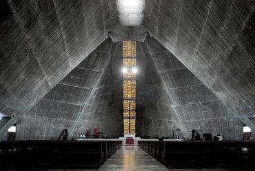 St Mary Cathedral, Tokió, 1964. - építész: Tange Kenzo - fotó: Zia Zhi