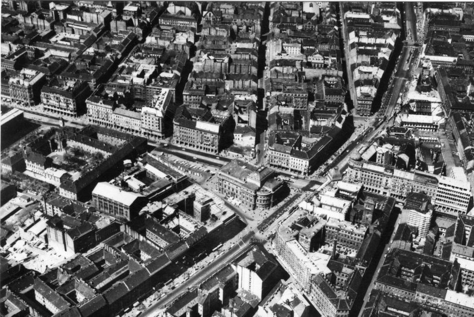 Blaha Lujza tér a II. világháború után - forrás: Fortepan, Szabó Ferencné