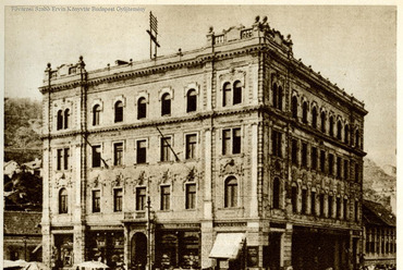 A Francsek Imre tervezte Fővárosi Közmunkák Tanácsának székháza a Döbrentey téren 1930-ban. Mellette még építkeznek. Forrás: Fővárosi Szabó Ervin Könyvtár Budapest Gyűjtemény, Divald Károly