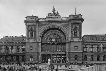 A háborús károk után régi pompájában 1952-ben. Fortepan.  