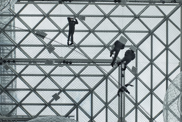 Mohammad Almudhhi (Kuvait): Laying In Orbit. Schmela-ház, Düsseldorf, Németország. APA 2019 – Épületek használatban (Buildings in Use).