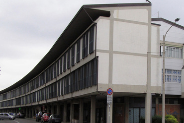 Bologna, Quartiere Barca, Treno a belső udvarok közepén szétvágva, bütüvel, , Giuseppe Vaccaro, 1957-1962. Fotó: Lampert Rózsa