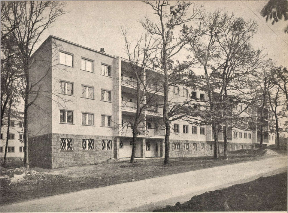 Tatabánya, bányászlakóházak (ma a Ságvári lakótelep részei) 1949-ből, tervező: Fleischl Etelka, Fleischl Gyula és Major Máté. Forrás: Új Építészet, 1949/1-3., 17. és 19. o.