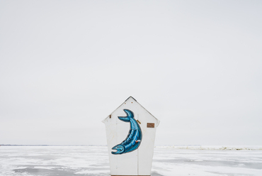 2020 Sony World Photography Awards, Professzionális pályázat, Építészet kategória – Nyertes: Sandra Herber (Kanada) sorozata – Ice Fishing Huts, Lake Winnipeg. Kép © Sandra Herber