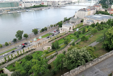 Ma az Ifjúsági Park helyén a Várkert Bazár 2014-re befejezett rekonstrukciójának köszönhetően a helyreállított várszoknya húzódik. Fotó: Építészfórum, 2020