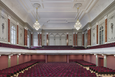 A megújult Musiksaal az 1905-ös állapotot kapta vissza. Fotó © Stadtcasino Basel | Fotografie roman weyeneth