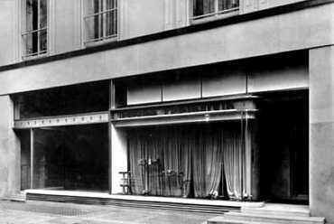 London, 26 Grafton Street, portál, 1926 körül, tervező: Goldfinger Ernő és Szivessy Endre (RIBA Collections) 