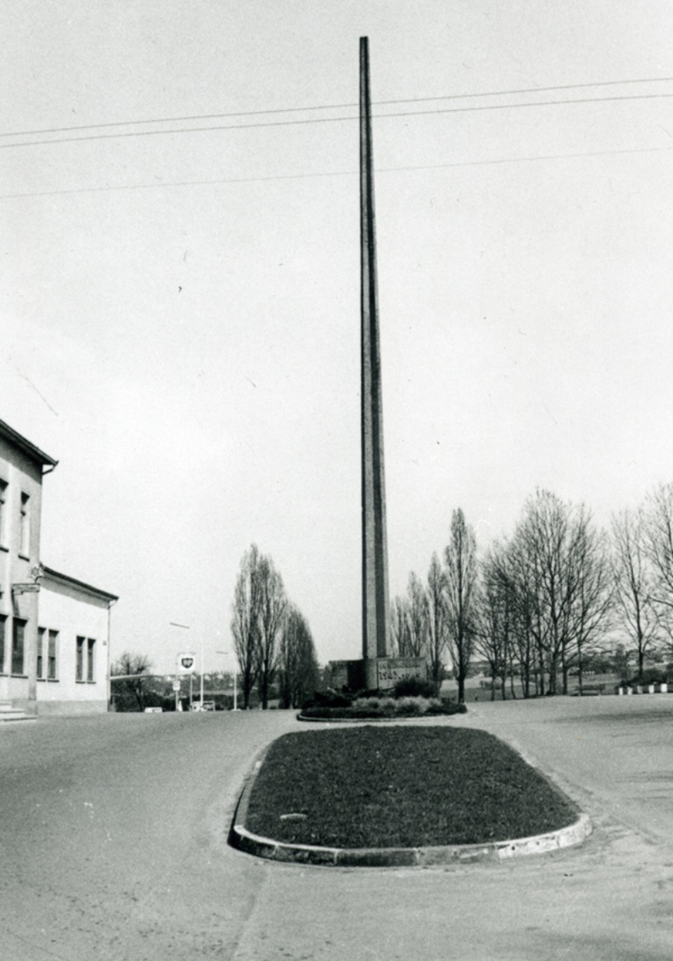 Saarbrücken, az egykori Neue Bremm láger 1947-ben, emlékmű, tervező: André Sive (Landesarchiv Saarland)