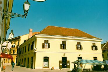 A Kistelegdi István vezetésével rehabilitált Elefántos tömb (1980-1988) Pécsett. Fotó: Csorba Győző Könyvtár - Pécs