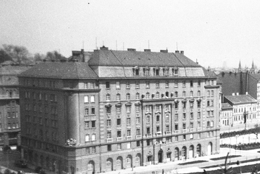 Budapest, Attila út 2-4., 1942-ben, tervező: Neuschloss Kornél és Gyenes Lajos (Fortepan/Karabélyos Péter) 